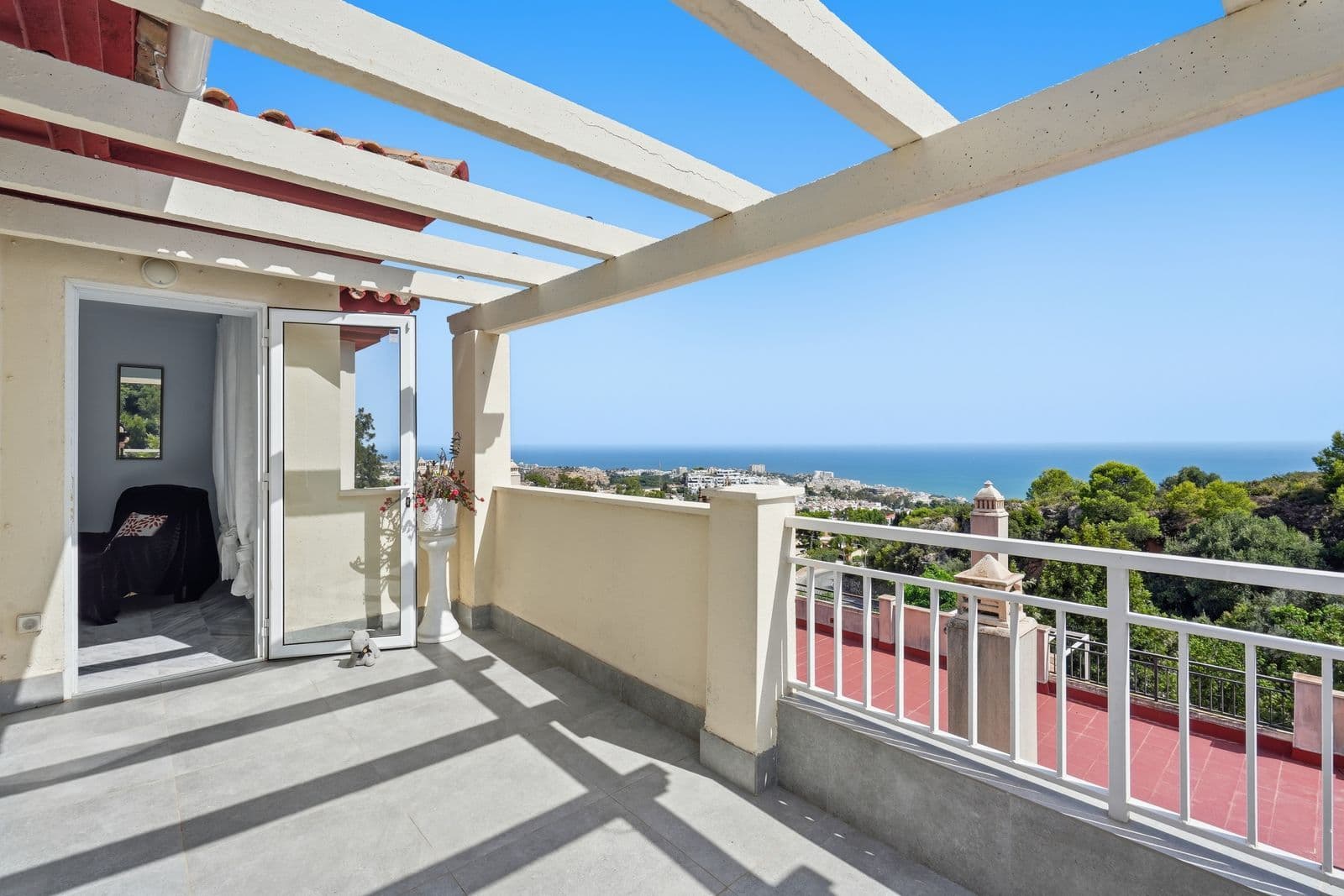 Top Floor Apartment in Benalmadena, Benalmádena