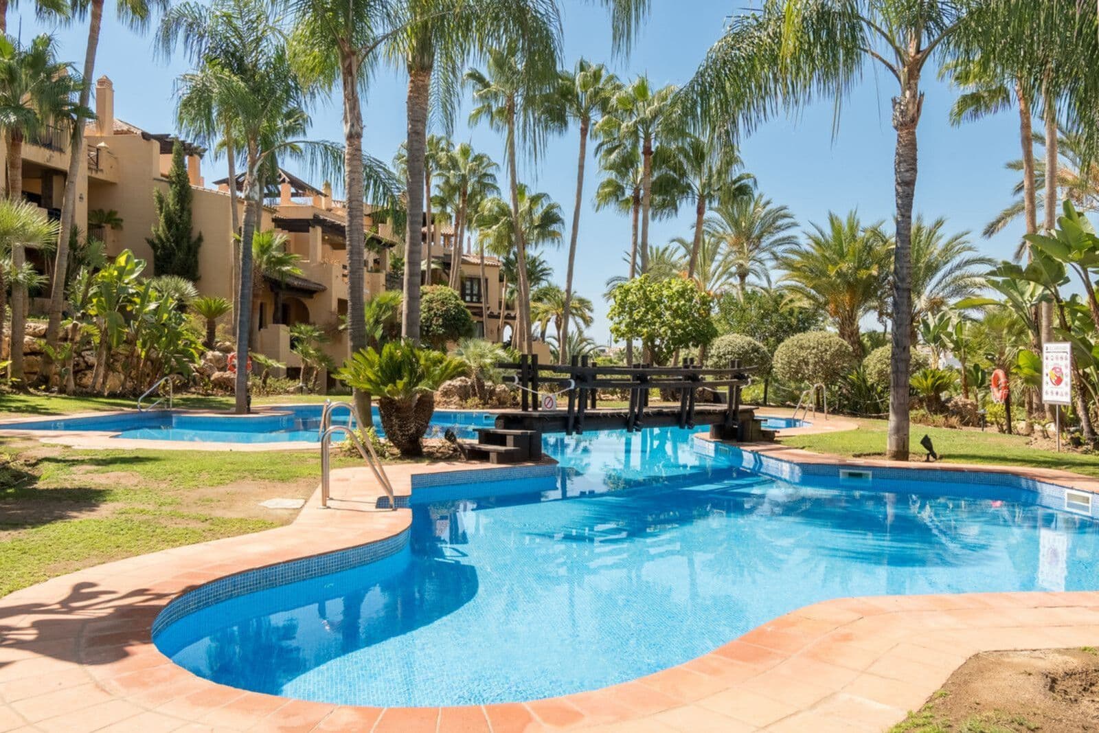 Middle Floor Apartment in Estepona, Estepona