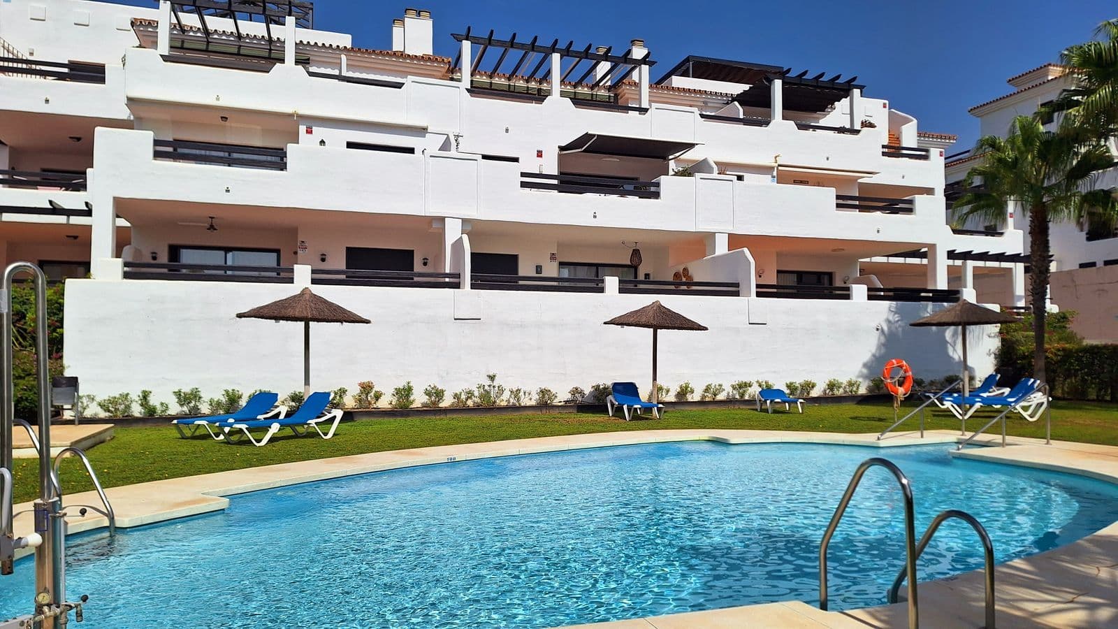 Middle Floor Apartment in Casares Playa, Casares