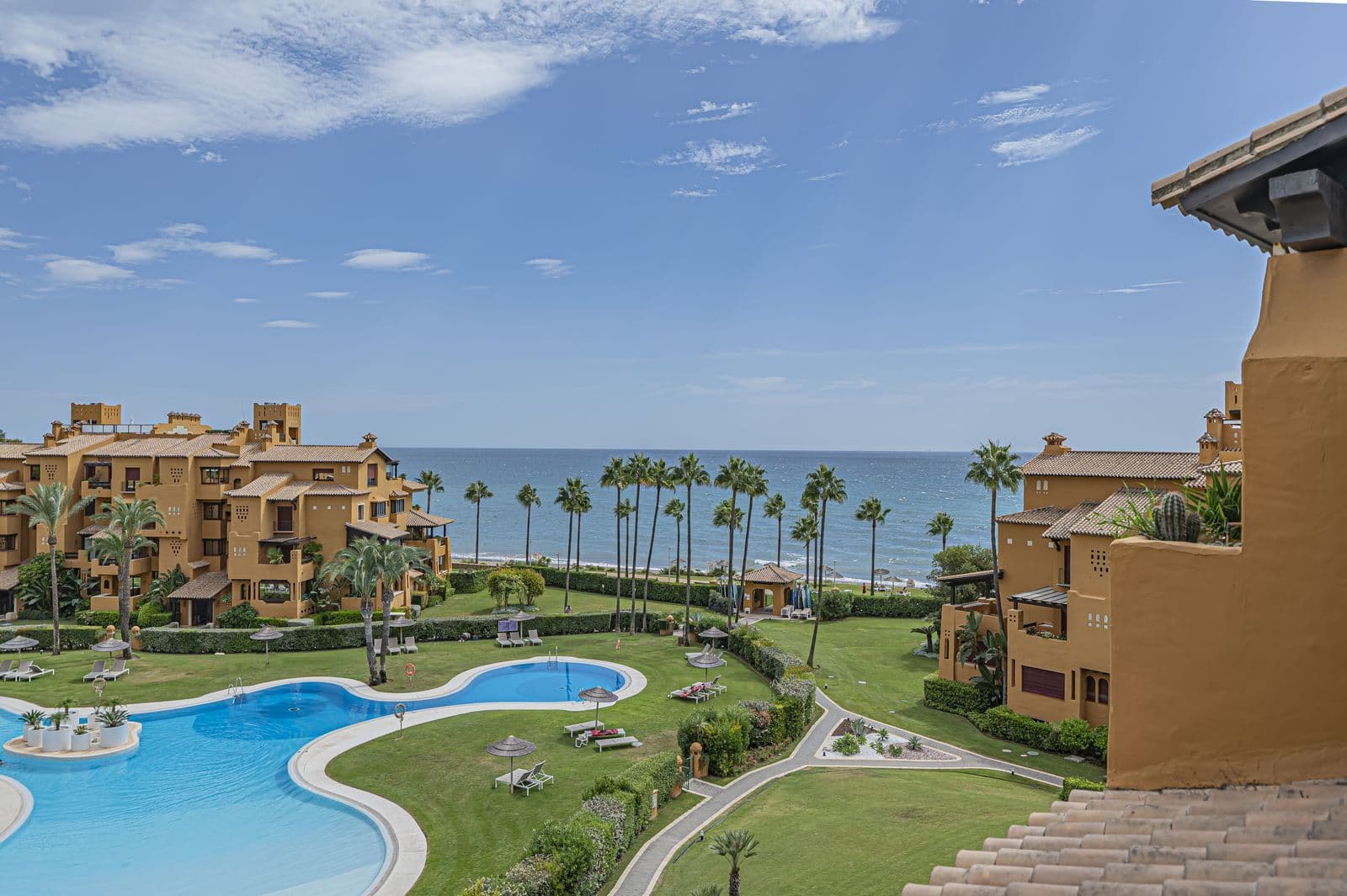 Middle Floor Apartment in New Golden Mile, Estepona