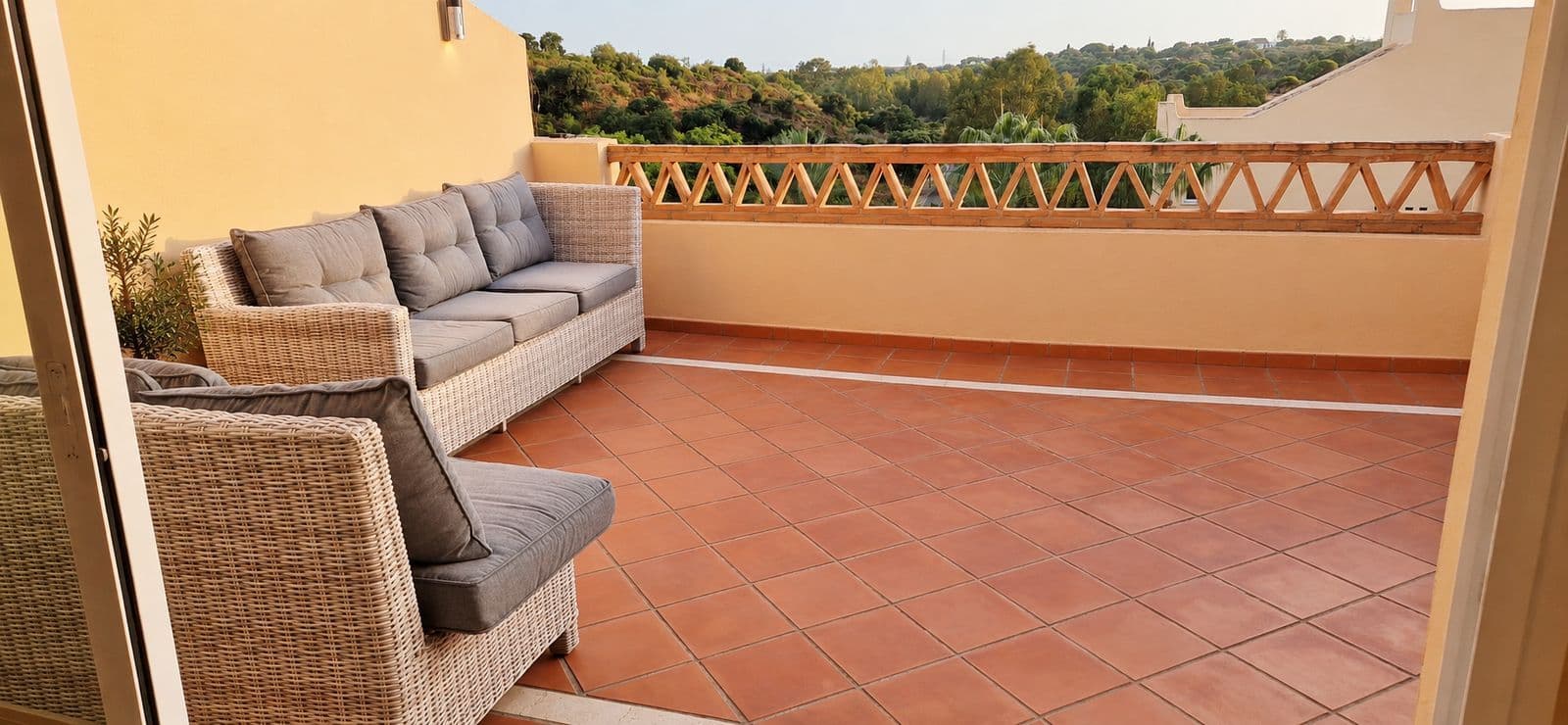 Middle Floor Apartment in Elviria, Marbella East