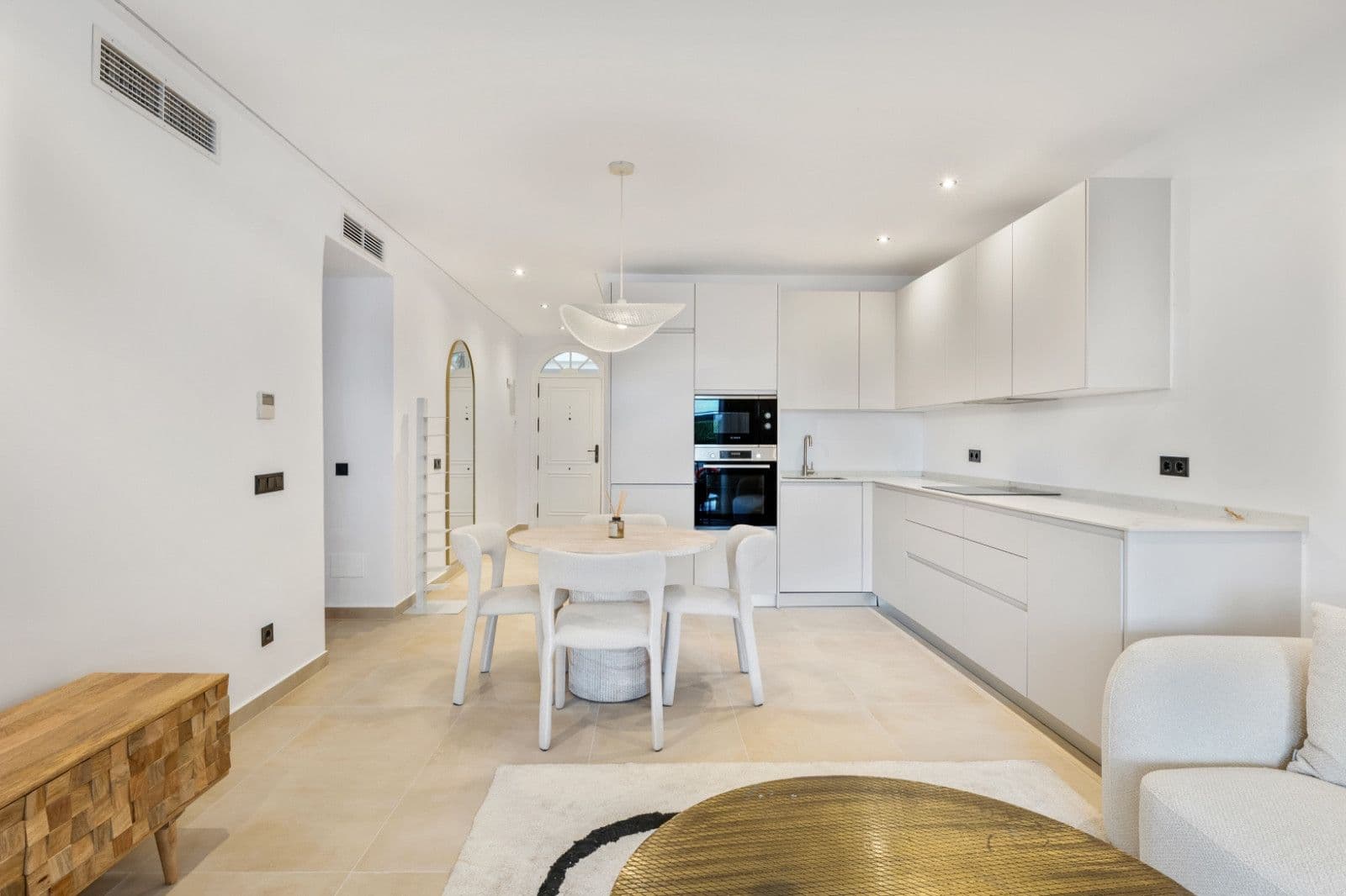 Middle Floor Apartment in Nueva Andalucía, Nueva Andalucía