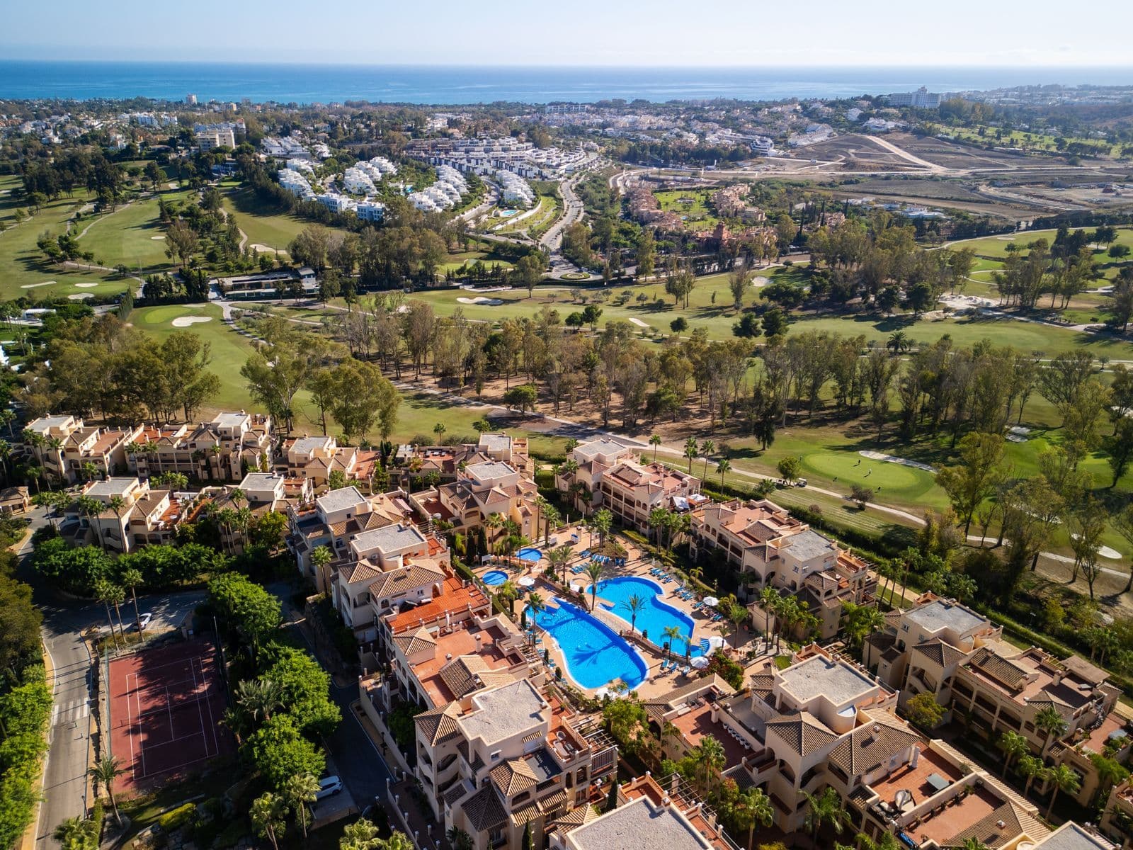 Middle Floor Apartment in Atalaya, Estepona