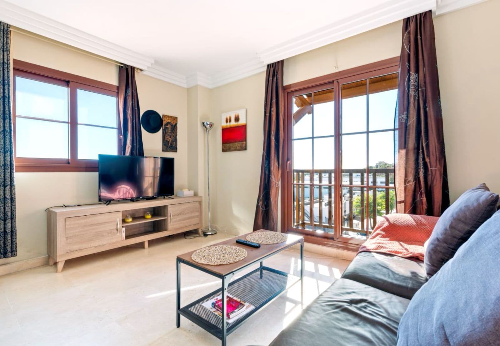 Middle Floor Apartment in Atalaya, Estepona