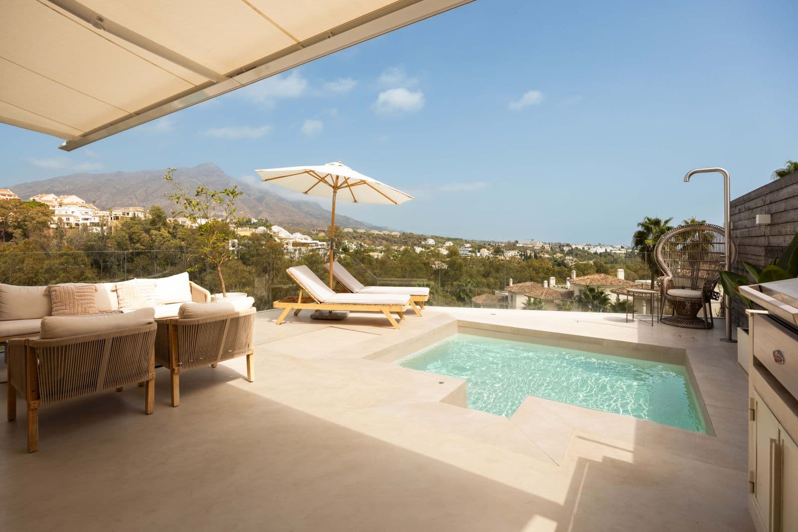 Middle Floor Apartment in Nueva Andalucía, Nueva Andalucía