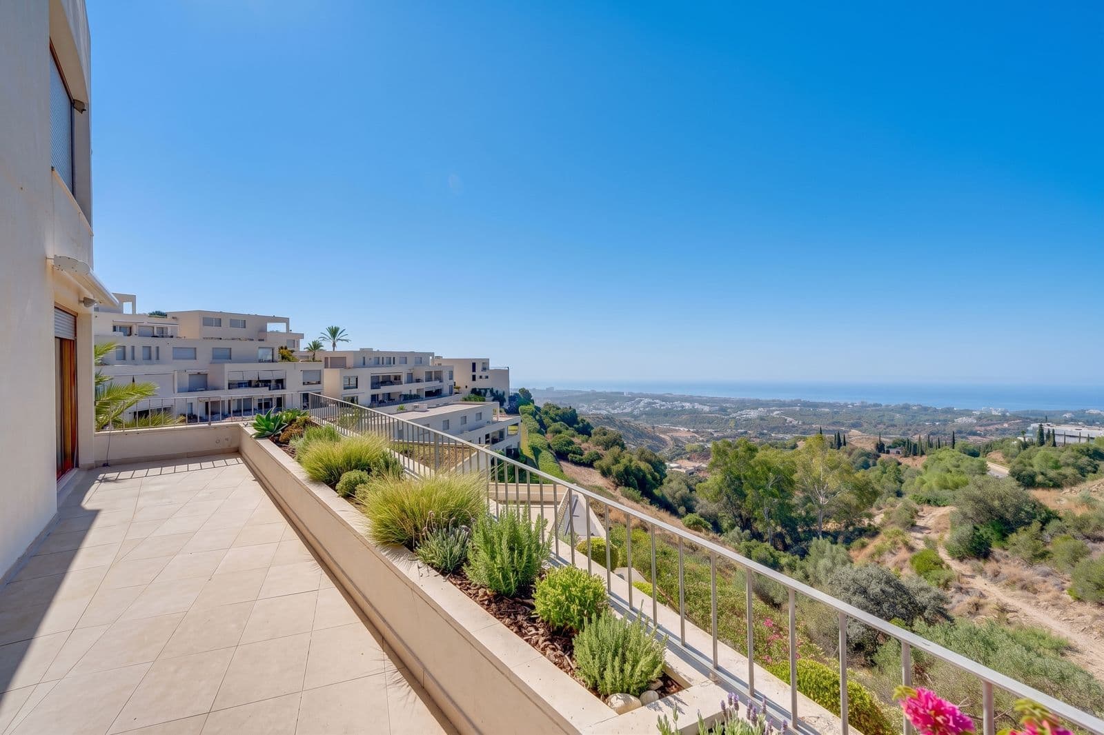 Ground Floor Apartment in Altos de los Monteros, Marbella East