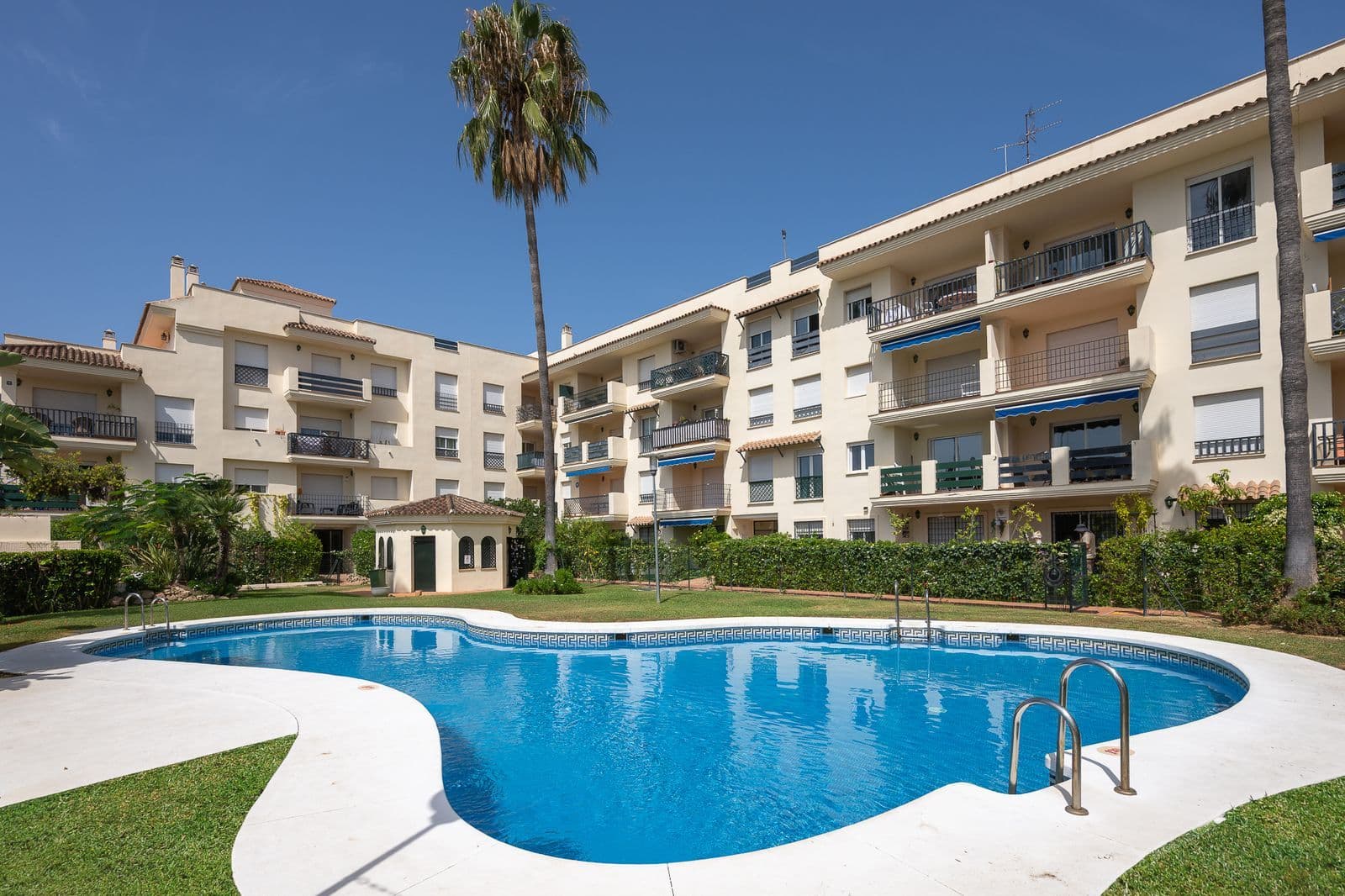 Middle Floor Apartment in Nueva Andalucía, Nueva Andalucía