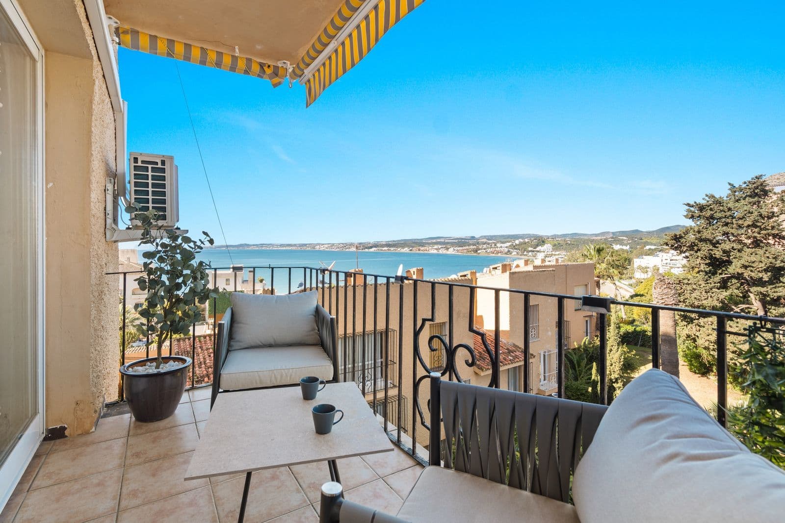Middle Floor Apartment in Estepona, Estepona
