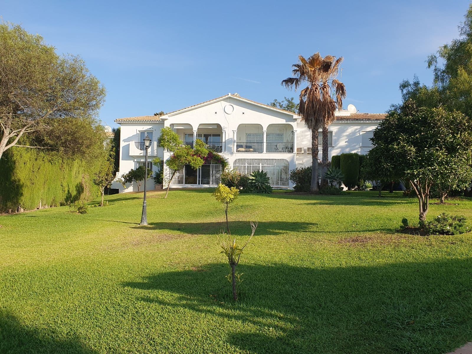 Top Floor Apartment in El Paraiso, Estepona
