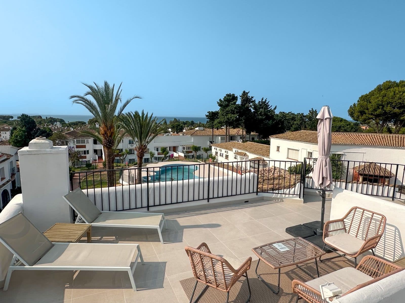 Top Floor Apartment in El Paraiso, Estepona