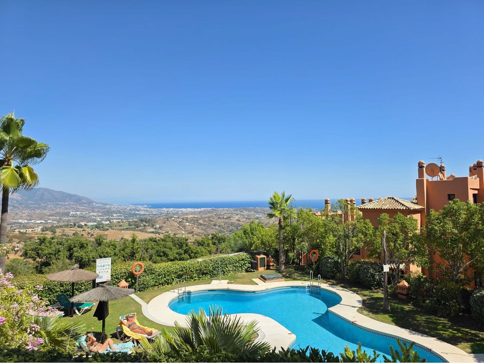 Ground Floor Apartment in La Mairena, Marbella East