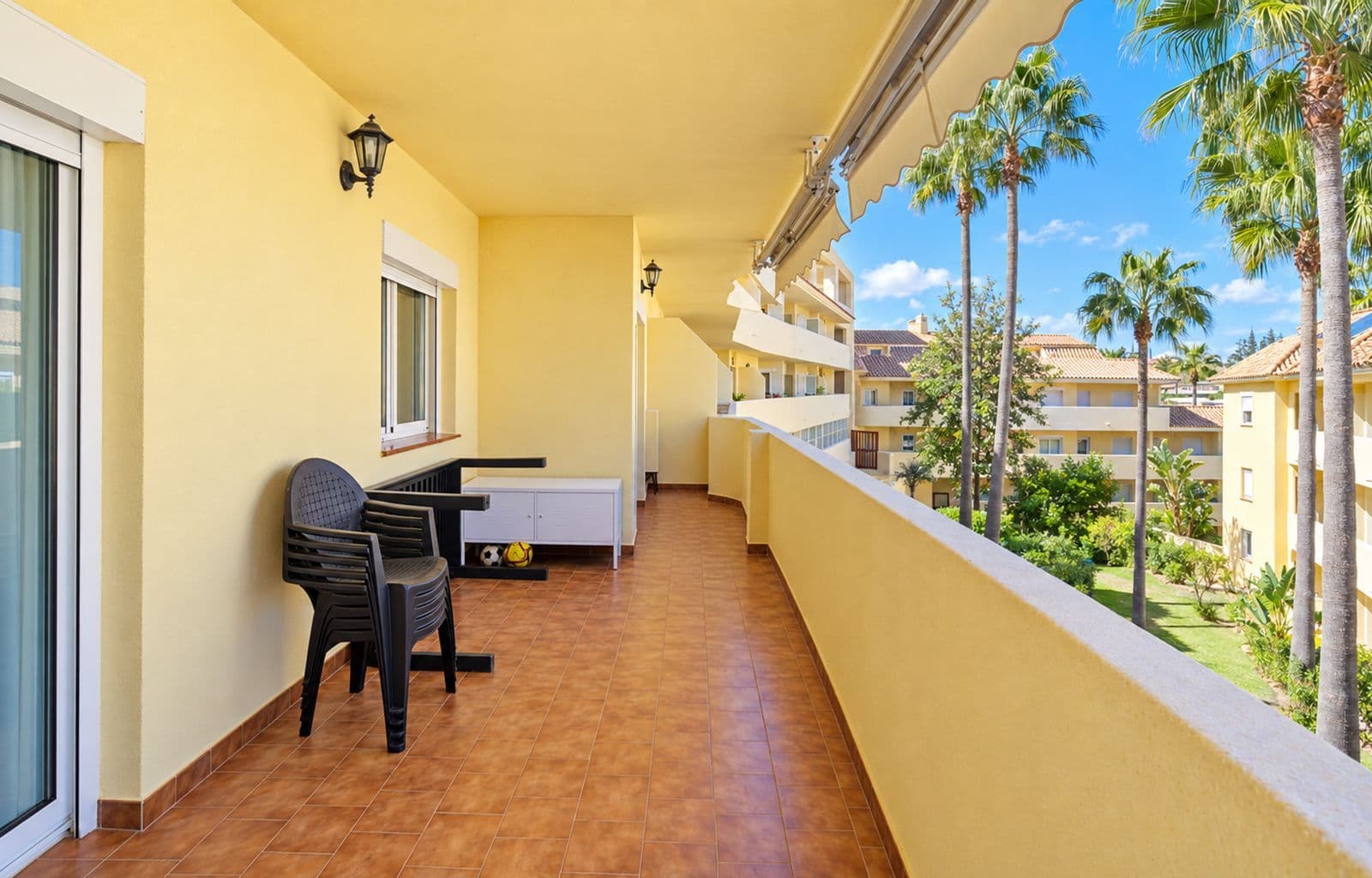 Middle Floor Apartment in La Duquesa, Manilva