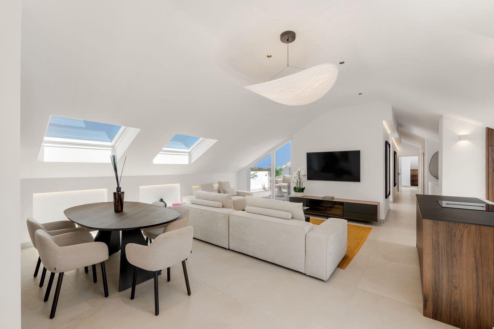 Top Floor Apartment in Nueva Andalucía, Nueva Andalucía