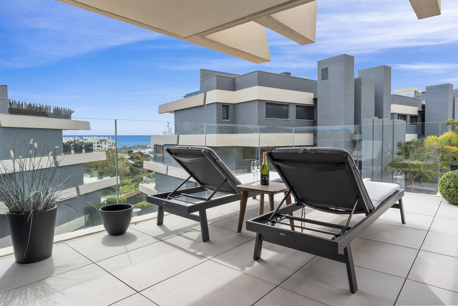 Middle Floor Apartment in Selwo, Estepona