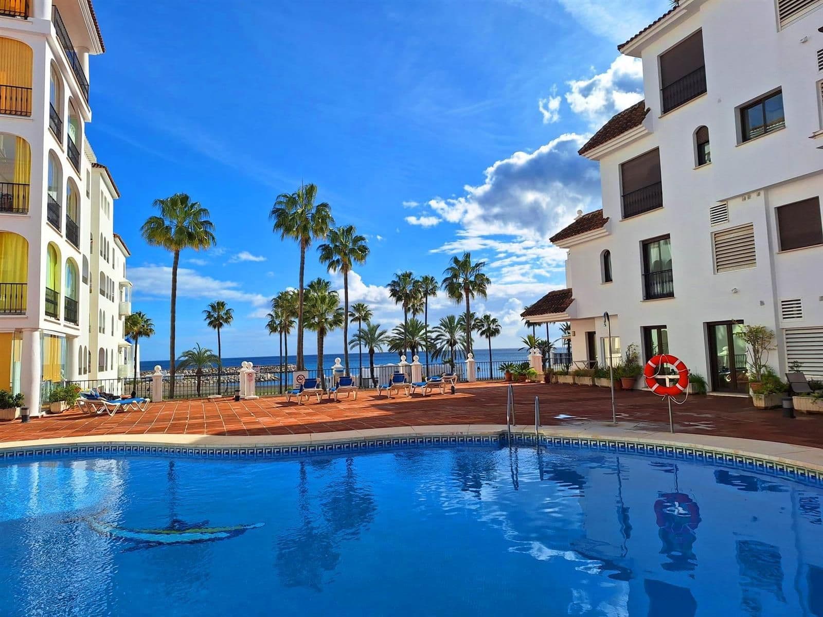 Middle Floor Apartment in La Duquesa, Manilva