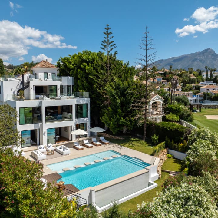 Villa 2000, Nueva Andalucía