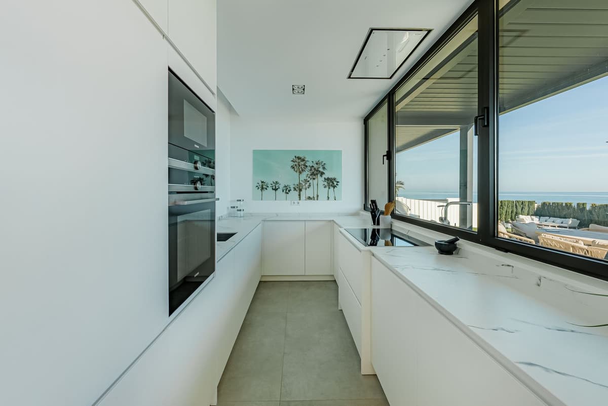 Contemporary Frontline Beach Villa 40